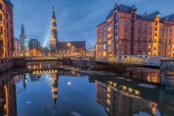 Hamburger Speicherstadt bei Nacht