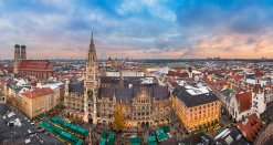 Blick über München im Abendlicht