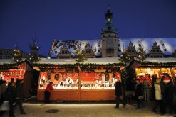 Leipziger Weihnachtsmarkt - Hüttenzauber vor dem Alten Rathaus