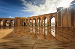 Hof der Hassan II Moschee in Casablanca