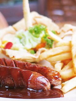 Currywurst mit Pommes Frites