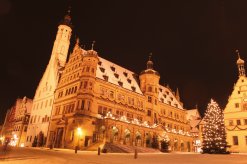 Rothenburger Rathaus im Schnee