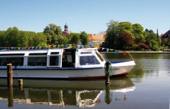 Ausflugsboot auf dem Eutiner See