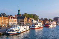 Ausflugsschiffe im Hafen von Kappeln an der Schlei