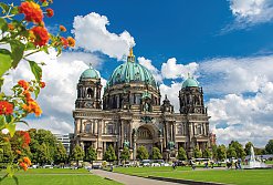Berliner Dom im Sommer