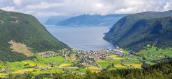 Blick auf Vik am Sognefjord