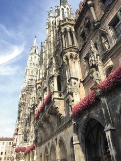 Rathaus mit Münchner Kindl am Marienplatz