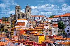 Blick auf die Altstadt von Porto mit Kathedrale