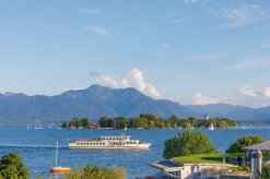 Schiff vor der Fraueninsel