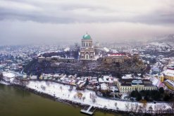 Blick auf das winterliche Esztergom