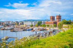 Rathaus und Hafen Oslo