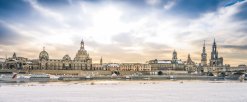 Panorama mit Frauenkirche in Dresden im Winter