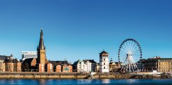 Panorama Rheinuferpromenade und Altstadt Düsseldorf