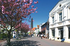 Strandstraße und neuer Leuchtturm