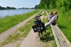 Längste Bank der Welt am Nord-Ostsee-Kanal