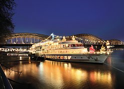 Schwimmender Weihnachtsmarkt auf dem KD-Schiff