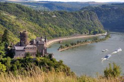 Burg Katz mit Loreleyfelsen