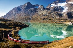 Bahnfahrt durch die Schweizer Alpen