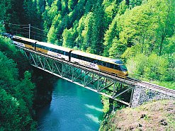 Golden Pass Panoramic Express auf der Strecke Montreux-Zweisimmen