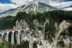 Bernina Express am Landwasser Viadukt